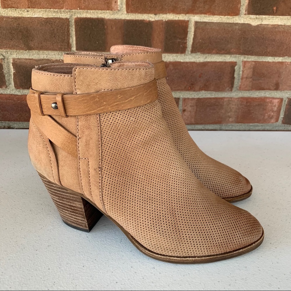 Dolce Vita tan leather chunky heel ankle booties boots women’s US 9 M